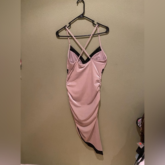 Beautiful Dress - Picture 2 of 3